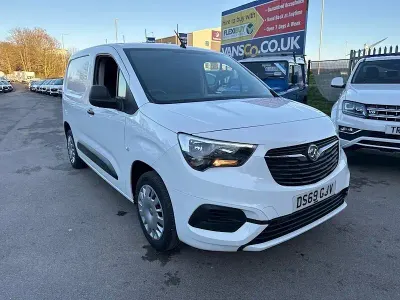 Used Vauxhall Combo Sportive 75 HP (55 kW) 2019 White MPV