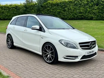 Used Mercedes B180 2012 White Hatchback