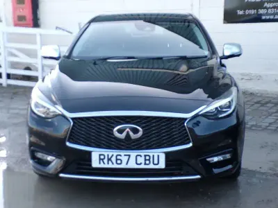 Used Infiniti Q30 Premium 170 HP (125 kW) 2017 Black Hatchback