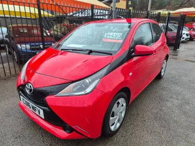 Used Toyota Aygo X-play 69 HP (50 kW) 2016 Red Hatchback