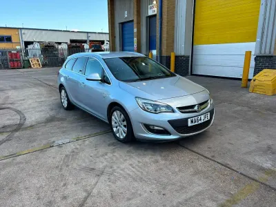 Used Vauxhall Astra Elite 113 HP (83 kW) 2014 Silver Estate