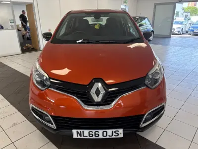 Used Renault Captur Dynamique 90 HP (66 kW) 2016 Orange SUV