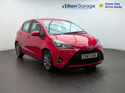 Begagnad Toyota Yaris 2017 Röd Halvkombi