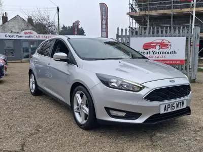 Used Ford Focus Zetec 125 HP (91 kW) 2015 Silver Hatchback