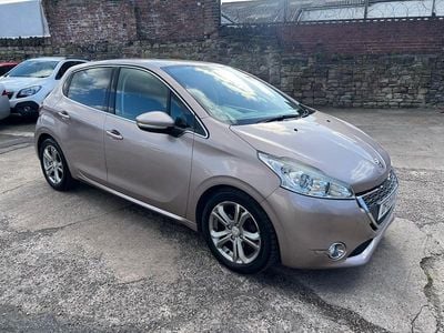 Begagnad Peugeot 208 Allure 2013 Rosa Halvkombi