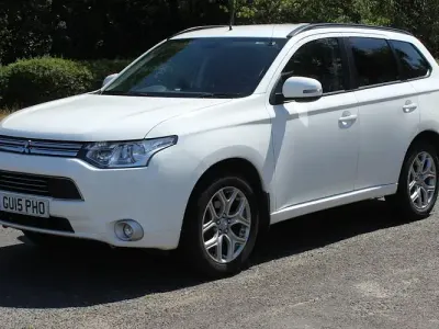 Used Mitsubishi Outlander P-HEV 200 HP (147 kW) 2015 White Estate