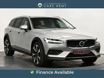 Used Volvo V60 CC Plus 250 HP (183 kW) 2023 Silver Estate