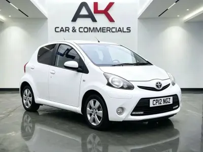 Used Toyota Aygo 67 HP (49 kW) 2012 White Hatchback