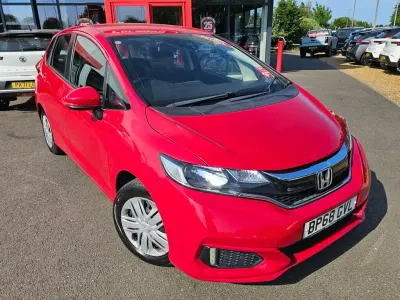 Used Honda Jazz S 102 HP (75 kW) 2017 Red Hatchback