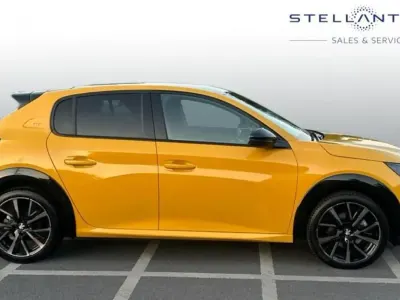 Used Peugeot 208 GT 99 HP (72 kW) 2023 Yellow Hatchback
