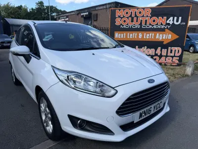 Used Ford Fiesta Zetec 82 HP (60 kW) 2016 White Hatchback