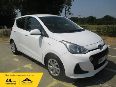 Used Hyundai i10 SE 87 HP (63 kW) 2017 White Hatchback