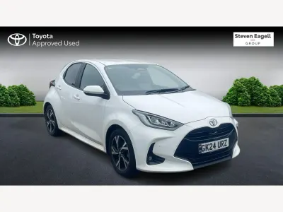 Used Toyota Yaris Hybrid Design 114 HP (83 kW) 2024 White Hatchback