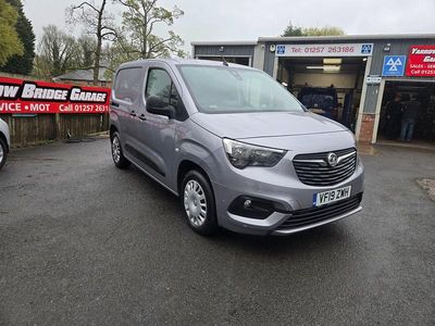 Second-hand Vauxhall Combo Sportive 100 CP (73 kW) 2019 Gri Monovolum