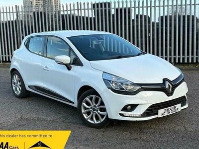 Used Renault Clio IV Dynamique 75 HP (55 kW) 2018 White Hatchback