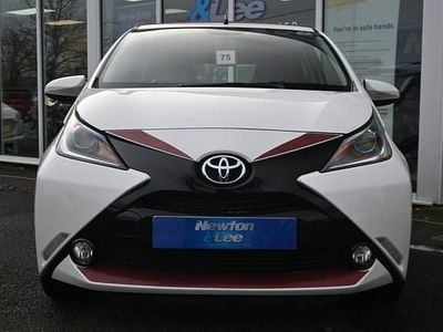 Used Toyota Aygo 68 HP (50 kW) 2017 White Hatchback