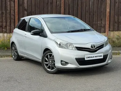 Used Toyota Yaris Trend 99 HP (72 kW) 2012 Silver Hatchback