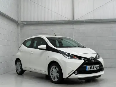 Used Toyota Aygo x-press 2014 White Hatchback