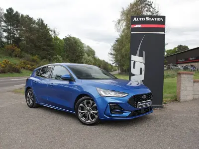 Begagnad Ford Focus ST-Line 125 HK (91 kW) 2022 Blå Halvkombi