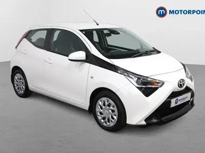 Gebraucht Toyota Aygo X-play 72 PS (52 kW) 2020 Weiß Kleinwagen
