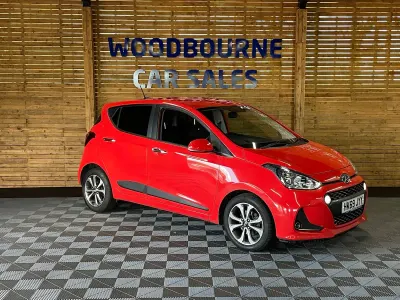 Used Hyundai i10 Premium SE 87 HP (63 kW) 2019 Red Hatchback