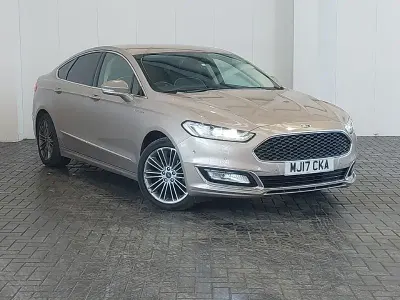 Usado Ford Mondeo Vignale 210 HP (154 kW) 2017 Bege Sedan