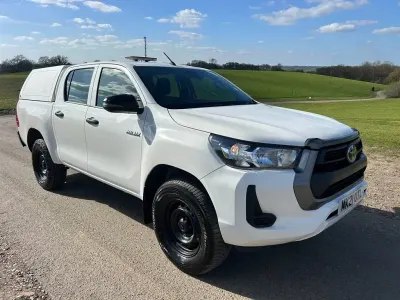 Używany Toyota HiLux Active 150 KM (110 kW) 2021 Biały Pickup