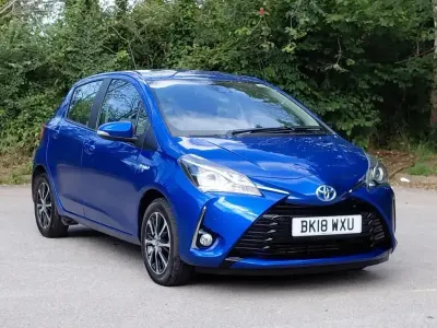 Used Toyota Yaris 100 HP (73 kW) 2018 Blue Hatchback