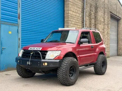 Second-hand Mitsubishi Shogun Warrior 2008 Roșu SUV