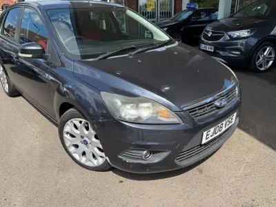 Usado Ford Focus Zetec 116 CV (85 kW) 2008 Gris Utilitario
