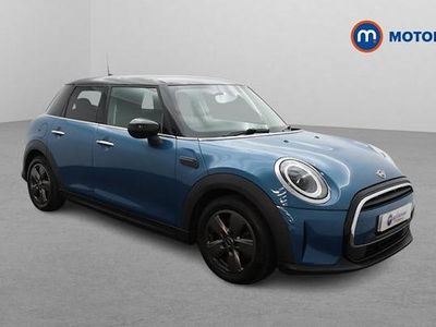 Begagnad Mini Cooper Classic 136 HK (100 kW) 2022 Blå Halvkombi