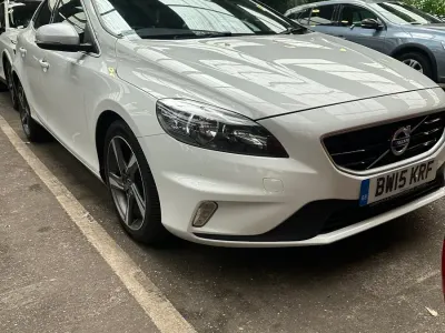 Used Volvo V40 R-Design 122 HP (89 kW) 2015 White Hatchback