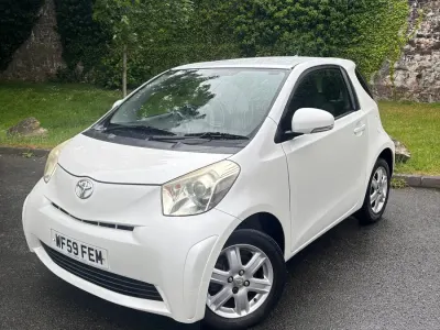 Used Toyota iQ 68 HP (50 kW) 2009 White Hatchback