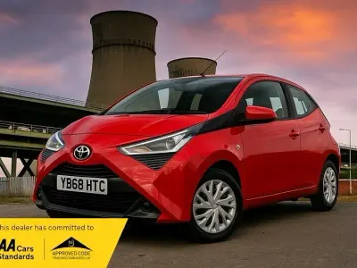 Used Toyota Aygo X-play 71 HP (52 kW) 2018 Red Hatchback
