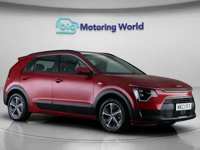 Gebraucht Kia Niro 139 PS (102 kW) 2023 Rot SUV