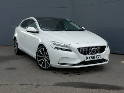 Begagnad Volvo V40 Inscription 152 HK (111 kW) 2018 Vit Halvkombi
