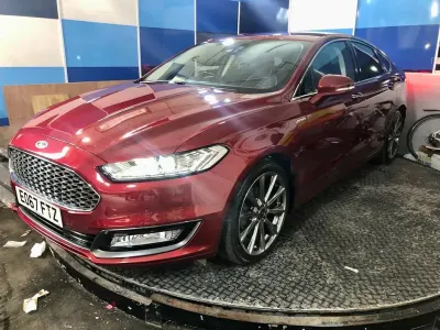 Used Ford Mondeo Vignale 240 HP (176 kW) 2017 Red Hatchback