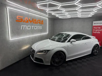 Begagnad Audi TT Black Edition 170 HK (125 kW) 2012 Vit Sportkupé