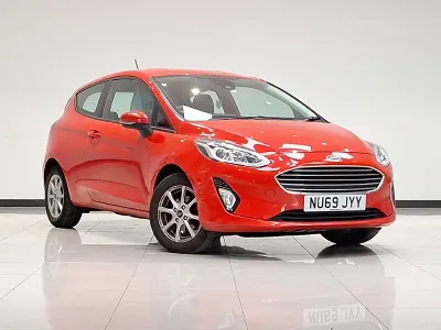 Used Ford Fiesta Zetec 85 HP (62 kW) 2019 Red Hatchback
