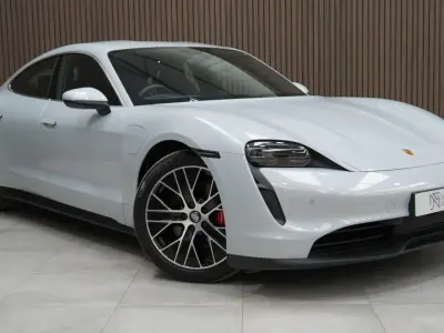 Usado Porsche Taycan Performance Package 419 kW (571 HP) 2023 Cinzento Sedan
