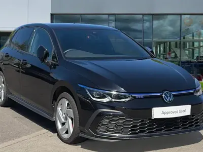 Second-hand VW Golf VIII GTE 245 CP (180 kW) 2023 Negru
