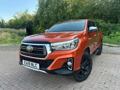Used Toyota HiLux 150 HP (110 kW) 2019 Orange Pickup