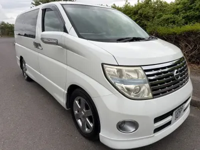 Usado Nissan Elgrand 2022 Blanco Monovolumen