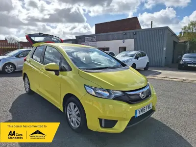 Begagnad Honda Jazz S 102 HK (75 kW) 2016 Gul Halvkombi