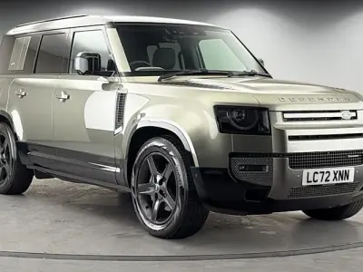 Używany Land Rover Defender SE Dynamic 300 KM (220 kW) 2022 Zielony SUV