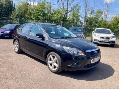 Używany Ford Focus Zetec 99 KM (72 kW) 2010 Czarny Hatchback