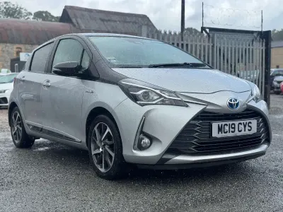 Used Toyota Yaris Hybrid 100 HP (73 kW) 2019 Silver Hatchback