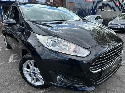 Begagnad Ford Fiesta Zetec 100 HK (73 kW) 2016 Svart Halvkombi