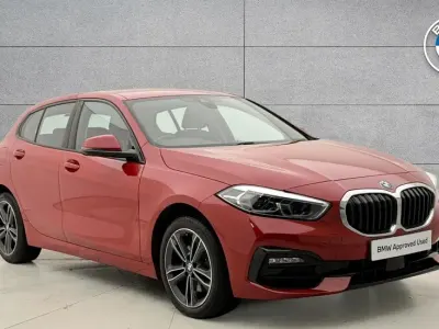 Usado BMW 118 Sport Line 134 CV (98 kW) 2022 Rojo Utilitario