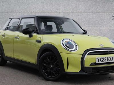 Used Mini Cooper Classic 134 HP (98 kW) 2023 Yellow Hatchback